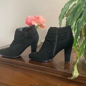 Black, 4 inch, like new. 9M